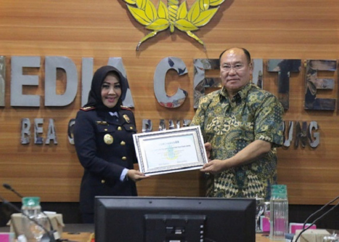 Beri Pelayanan Prima, Bea Cukai Bandar Lampung Terima Penghargaan dari PT GGP