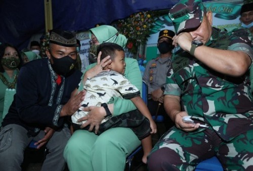 Ini Momen Jenderal Dudung Menangis Bertemu Anak Yatim Piatu Korban Serangan KKB Papua