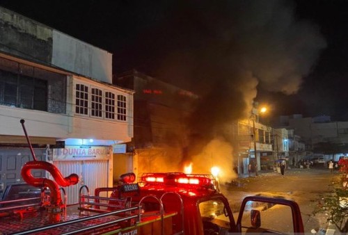 Dua Mobil Milik Jamaah Masjid Raya Baiturrahman Tiba-Tiba Terbakar