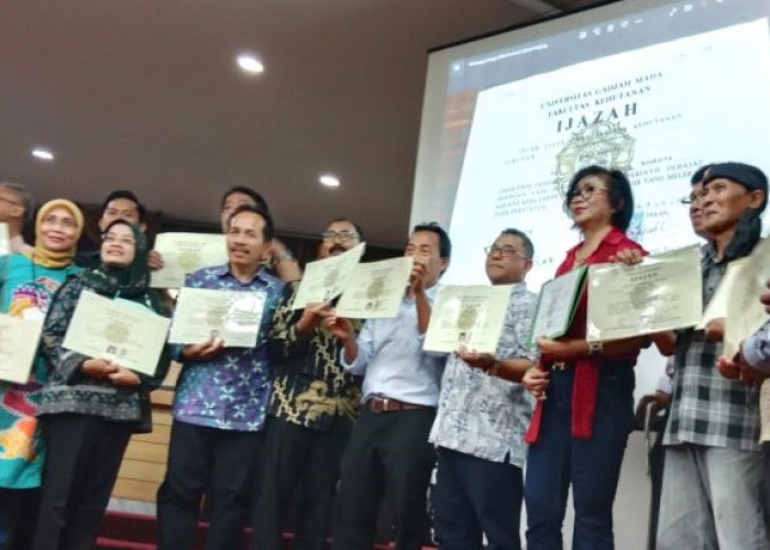 Soal Ijazah, Alumni UGM Tunjukkan 20 Foto Bersama Jokowi saat Kuliah, Wisuda, hingga Mendaki Gunung