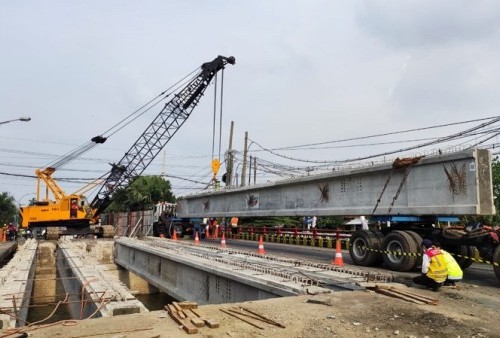 Tinjau Jembatan Ngaglik Lamongan, Menteri Basuki Targetkan Perbaikan Rampung H-10 Lebaran 2022