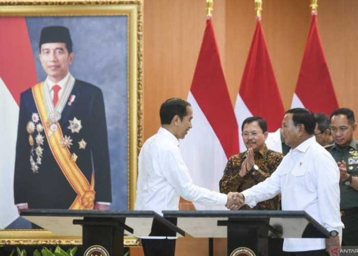 Presiden Jokowi Anugerahkan Kenaikan Pangkat ke Prabowo Jadi Jenderal Bintang Empat Kehormatan
