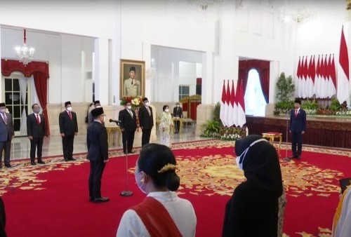 Jokowi Resmi Lantik Azwar Anas Sebagai MenPAN-RB