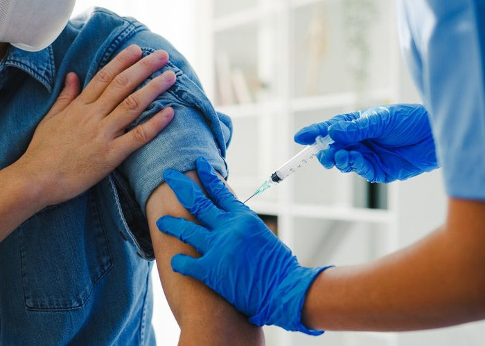 Efek Vaksin AstraZeneca Sebabkan Pembekuan Darah, BPOM: Kasus Langka, Manfaat Justru Lebih Besar