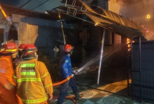 Api Membakar Rumah Tinggal di Medan Satria Bekasi, Kerugian Ditaksir Mencapai Rp800 Juta