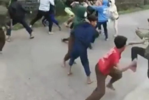 Beredar Video Mirip Film Gangster, Puluhan Pelajar di Bekasi Berkelahi Tangan Kosong di Jalan Raya