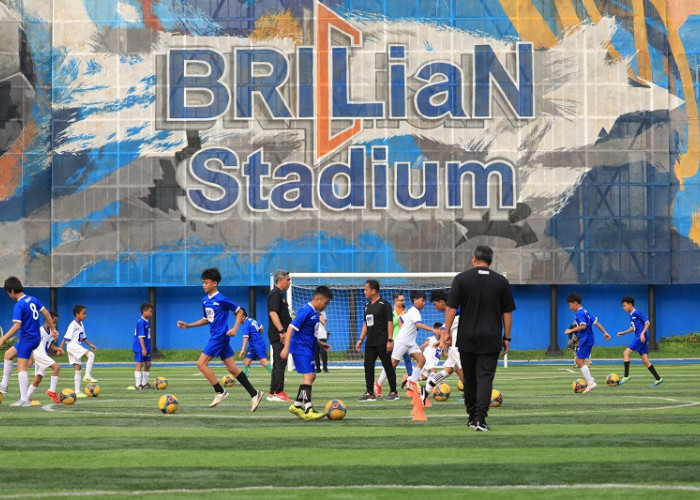 Di Ajang BRImo Future Garuda, BRI Serahkan Bantuan Pendidikan Bagi 50 Anak Sepak Bola Berbakat