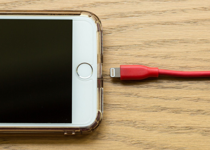 Optimalkan Pengisian Baterai iPhone: Ini Trik untuk Mengisi Daya Lebih Cepat!