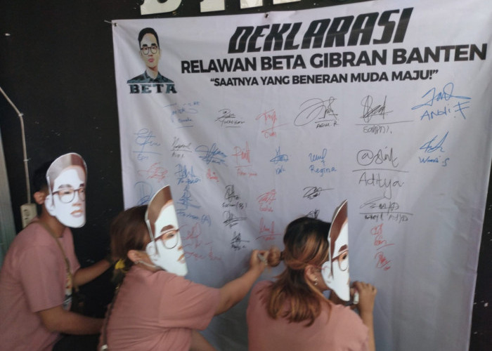 Pakai Topeng 'Mas Wali', Milenial Z di Tangerang Dukung Gibran Jadi Cawapres