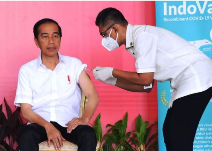Presiden Jokowi Suntik Vaksin Booster ke-2