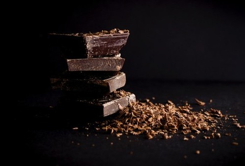 Apa Benar Rutin Makan Cokelat Batangan Bikin Orang Panjang Umur? Ini Kata Ahli