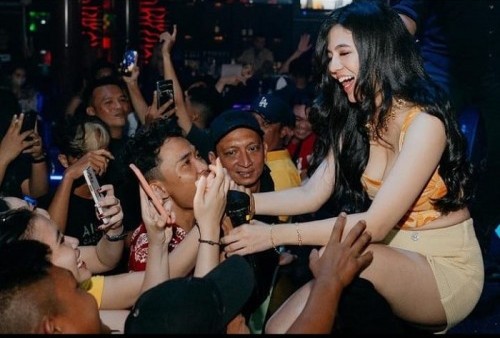 DJ Una Tampil Seksi di Tempat Hiburan Malam Semarang, Netizen: Gak Mau Liat