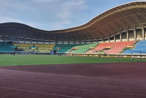 Pemkot Bekasi Pastikan Rumput Stadion Patriot Chandrabaga Mendapat Perawatan Ekstra