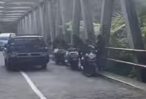Viral Jalanan Macet karena Banyak Orang Pacaran di Pinggir Jembatan, Netizen: Harusnya ke Tengah Jalan Biar So Sweet!