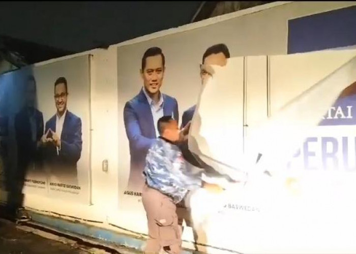Kecewa Duet Anies-Cak Imin, Kader DPC Demokrat Kabupaten Tangerang Copot Baliho Anies Baswedan!