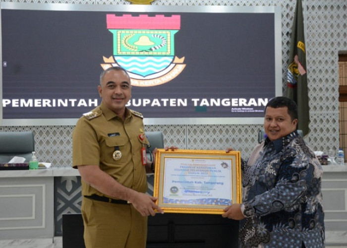 Bupati Tangerang Terima Penghargaan Predikat Kepatuhan Standar Pelayanan Publik 2022 dari Ombudsman RI