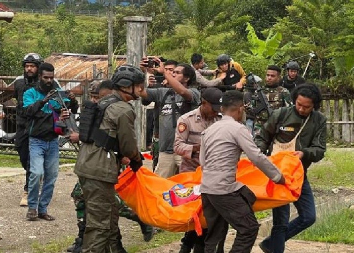 Jaga Warga Salat Tarawih, 2 Anggota TNI-Polri Gugur Ditembak KKB Papua