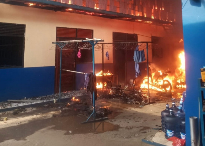 Bangunan Wisma Karyawan di Bekasi Habis Terbakar, Satu Orang Mengalami Luka