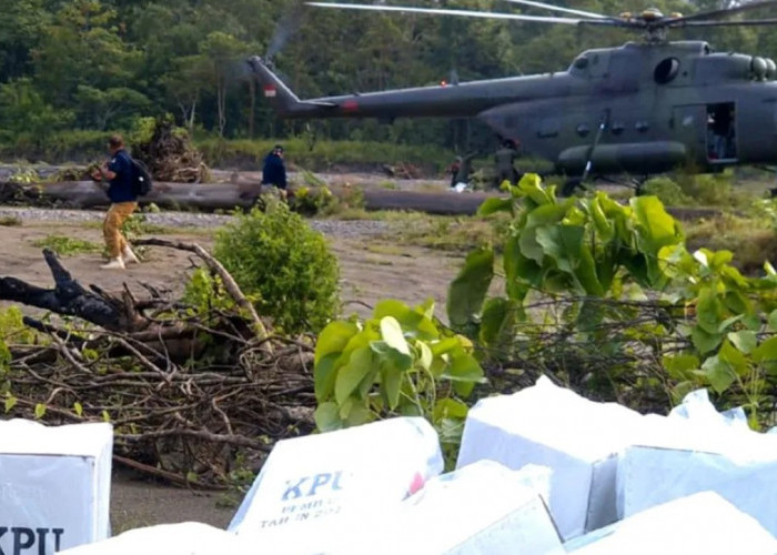 Pakai Helikopter, KPU Maluku Kirim Logistik Pemilu 2024 ke-6 Desa di Seram Utara