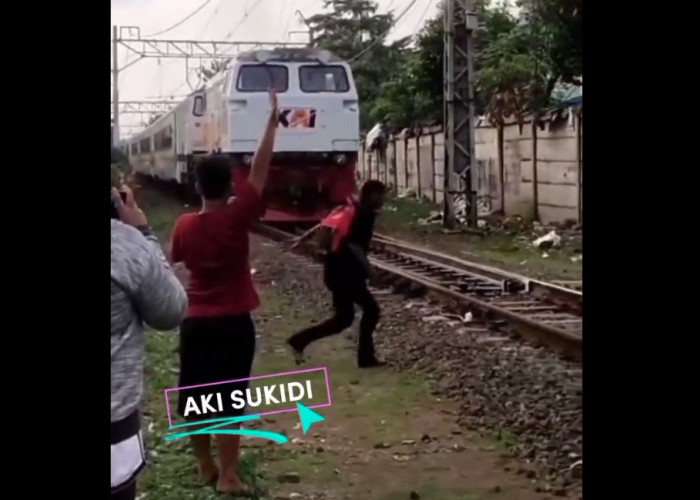 Terekam Kamera Aksi Pria Paruh Baya Tiba-Tiba Bunuh Diri Saat Kereta Melintas di Pasar Senen 