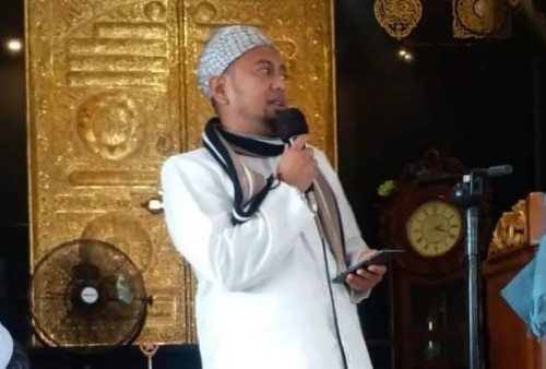 Ngeri! Presenter Dakwah Hafiz Salim Kesetrum Akibat Tiang Listrik Disambar Petir