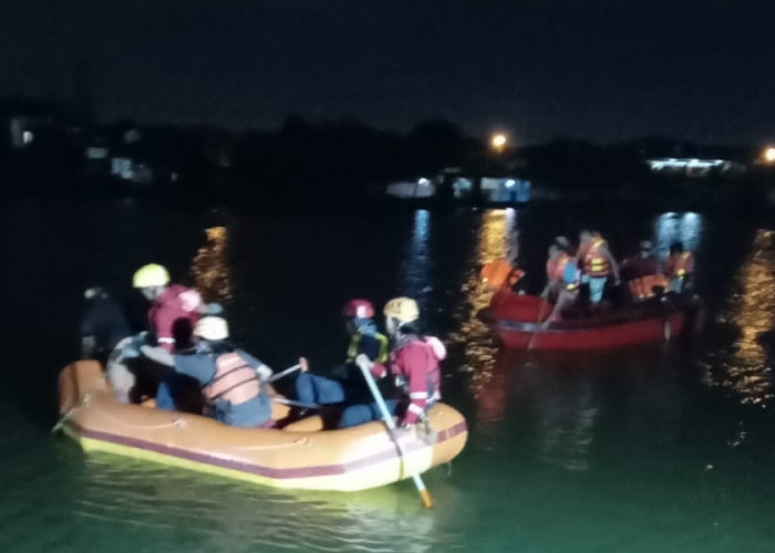 Dua Orang Tenggelam di Situ Rawa Gede Kota Bekasi, Petugas BPBD Terus Lakukan Pencarian Hingga Malam
