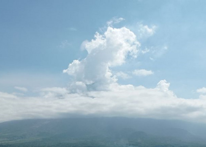 Gunung Semeru 6 Kali Gempa Erupsi, PVMBG Larang Aktivitas di 13 KM 