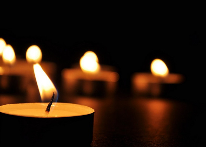 Sekitar 200 Orang Depok Gelar Doa Bersama Atas Tragedi Kanjuruhan, Nyalakan 1000 Lilin