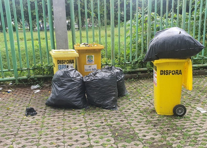Duh, Pesta Malam Pergantian Tahun di Kota Bekasi Menyisakan Tumpukan Sampah