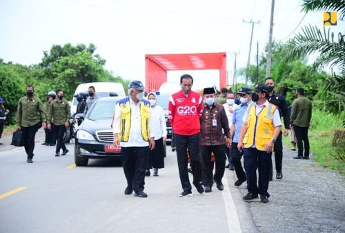 Didampingi Menteri Basuki, Jokowi Tinjau Proyek Jalan Kota Jambi ke Muara Sabak