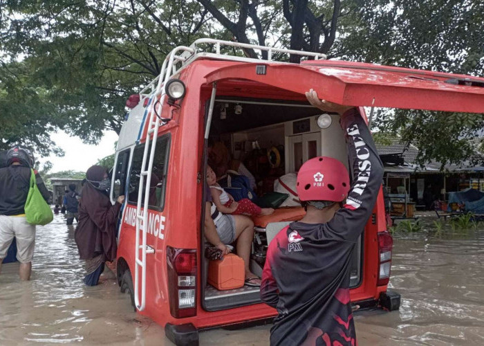 Banjir Mengepung Kabupaten Bekasi, Pemkab, BPBD dan PMI Turun Tangan Melakukan Evakuasi Warga