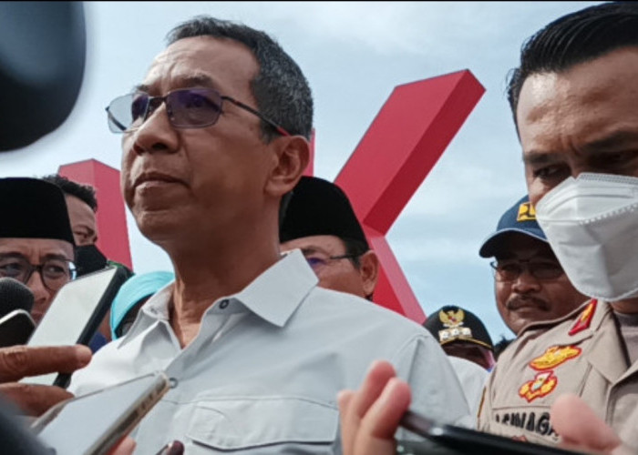 Jokowi Bagi-Bagi Sembako di Depan Istana, Heru Budi: Tidak ada Kaitannya dengan PHPU di MK