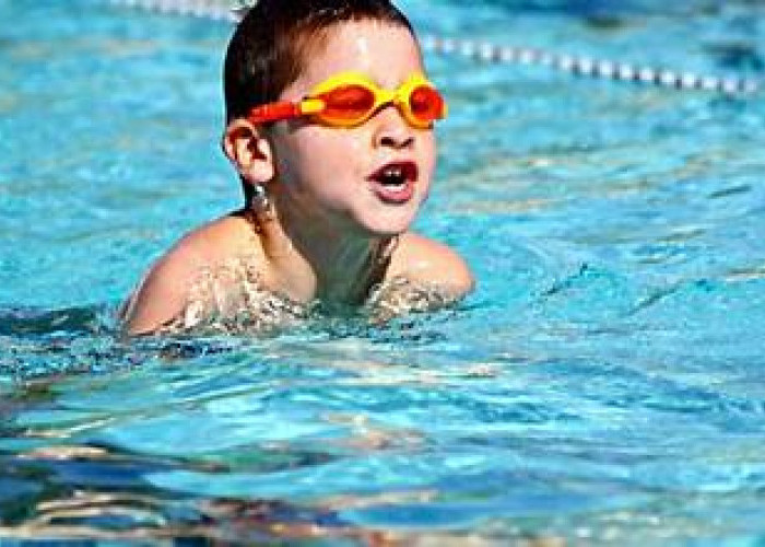 Simak! 4 Tutorial Mengajarkan Anak Berenang, Dijamin Aman dan Nyaman Bun