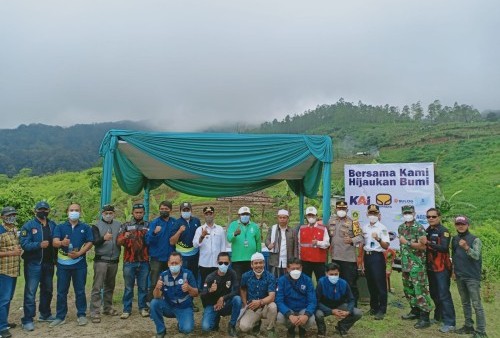 Brantas Abipraya Berkolaborasi Menghijaukan Desa Cibeureum Bogor