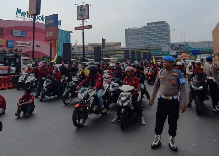 Polisi Turunkan Ratusan Personel Gabungan Untuk Jaga Demo Buruh di Kota Bekasi 