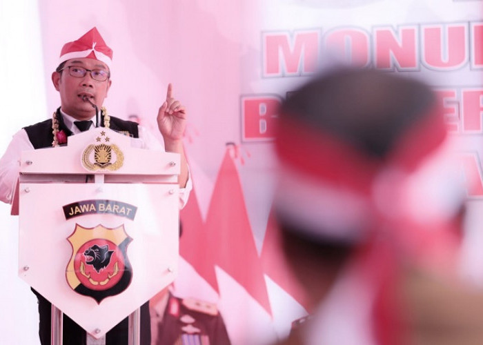 Ridwan Kamil Resmikan Monumen Perajin Bendera Merah Putih Leles di Garut