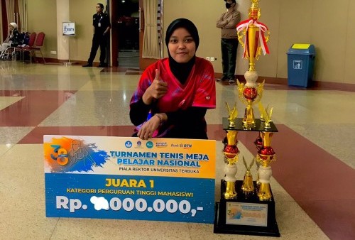 Mahasiswi Public Relations UEU Raih Juara Pertama Turnamen Tenis Meja