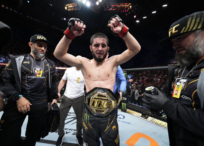 UFC: Diminta Sang Ibu Pensiun Usai Juara Lightweight, Islam Makhachev Beri Jawaban Tak Terduga