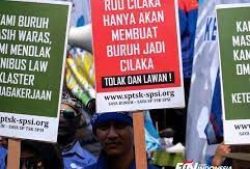Cabut Omnibus Law, Ribuan Buruh Gelar Aksi di Gedung DPR