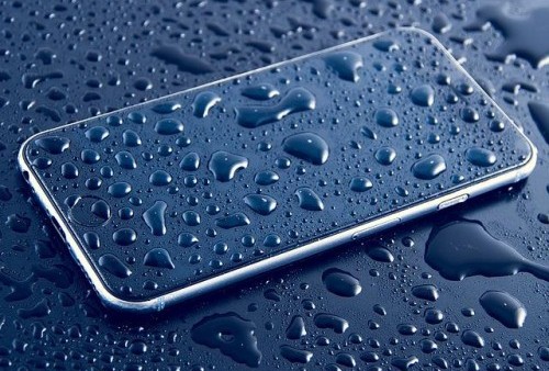 Wow, iPhone Mendatang Bakal Bisa Dipakai dalam Kondisi Hujan atau Basah