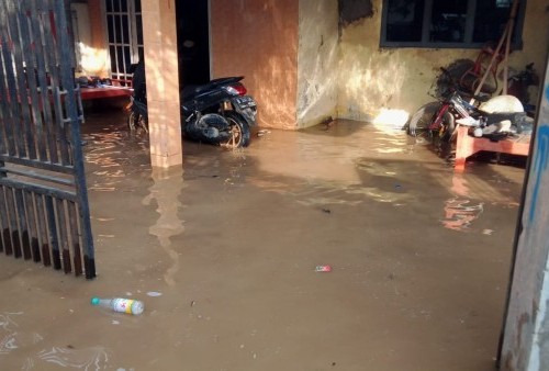Kali Cisadane Meluap, Warga Tangerang Dikepung Banjir
