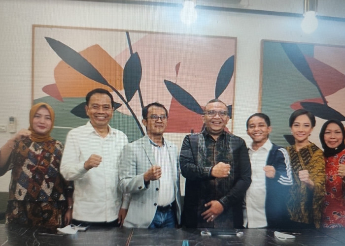 Raja Juli Singgung Peluang Gabungan Partai Non Parlemen Mengusung Capres: Lebih Besar...