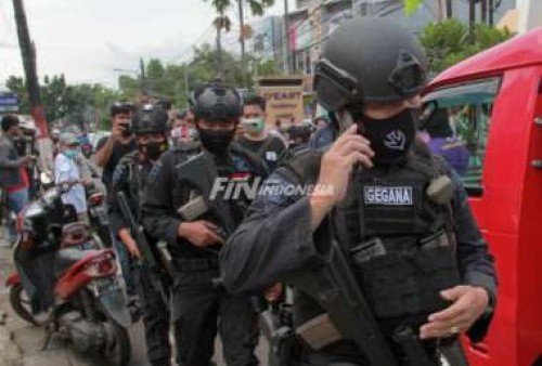 ASN Guru SDN di Sampang Ditangkap Densus 88 Antiteror, Koleksi Buku-Buku Teroris di Rumahnya