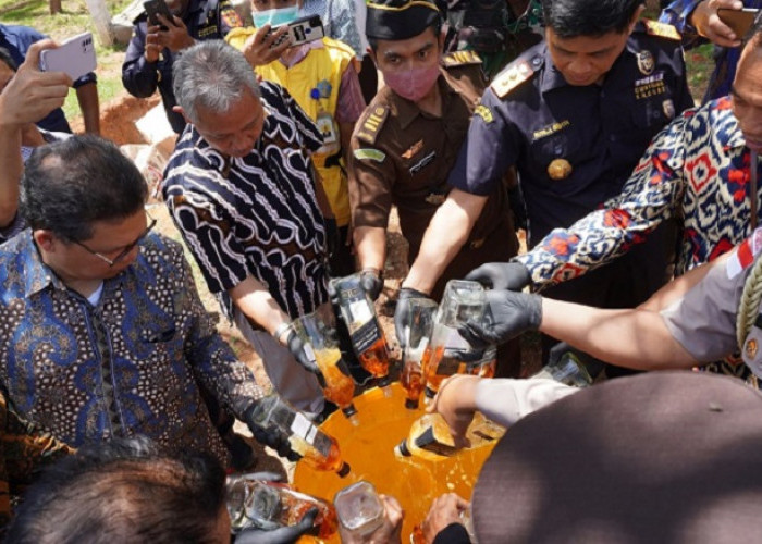 Bea Cukai Gelar Pemusnahan Barang Bukti Eks Penindakan di Atambua dan Surabaya
