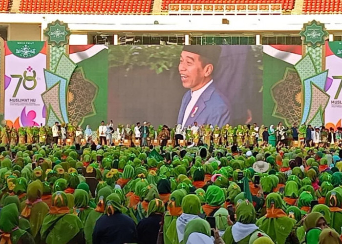 Pakai Sarung, Prsiden Jokowi Hadiri Harlah ke-78 Muslimat NU di GBK