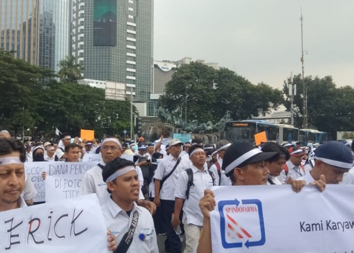Buruh Indofarma Geruduk Istana Presiden Tuntut Pembayaran Gaji 